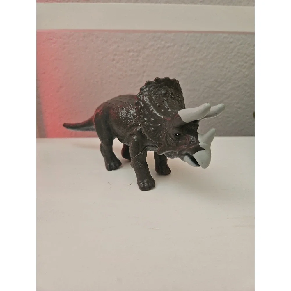 Plastic Dinosaur Toy Figures Lot of 4 Triceratops‎ Brachiosaurus